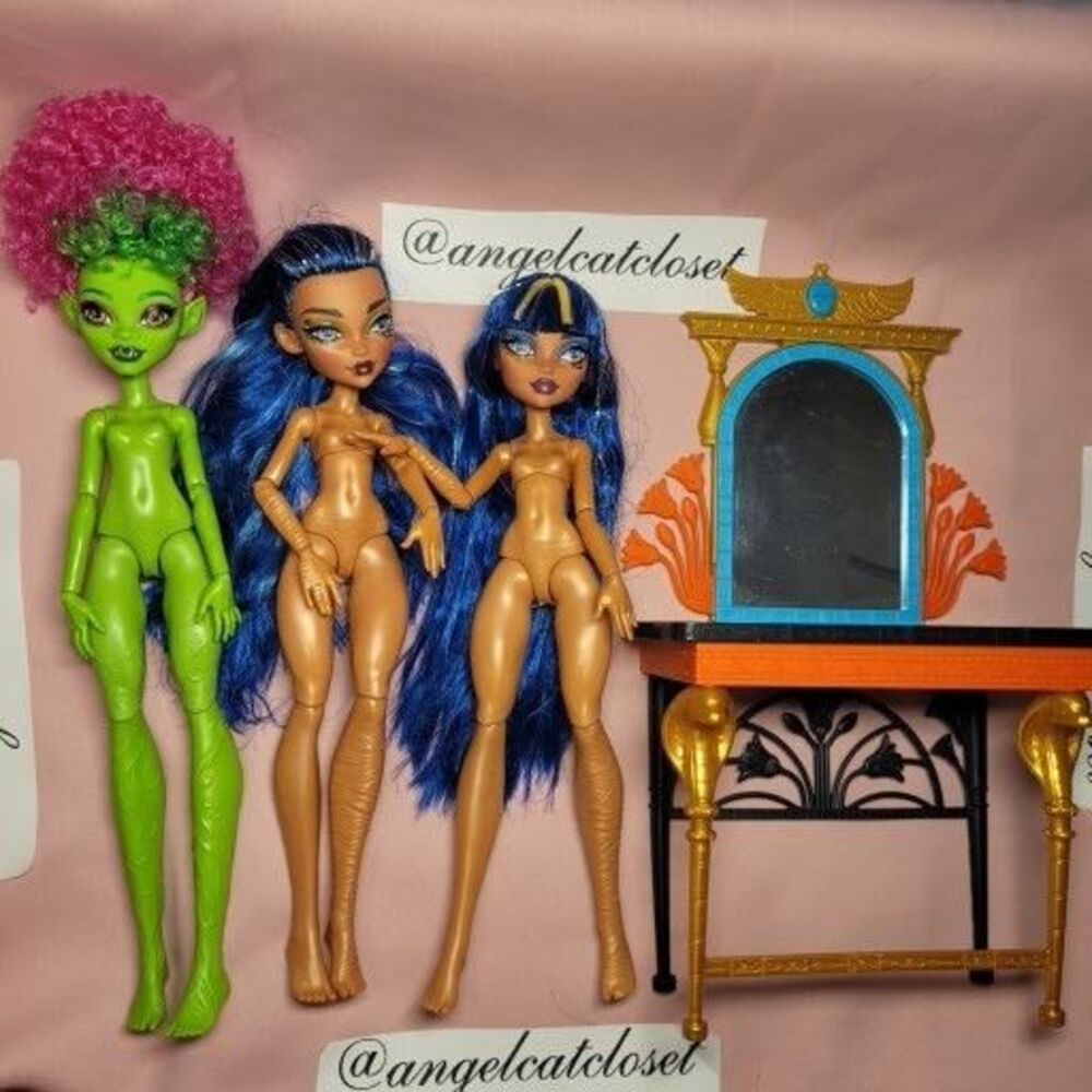 Monster High Doll Lot G3 Venus Cleo Self Scare Furniture Wardrobe Mattel Nude